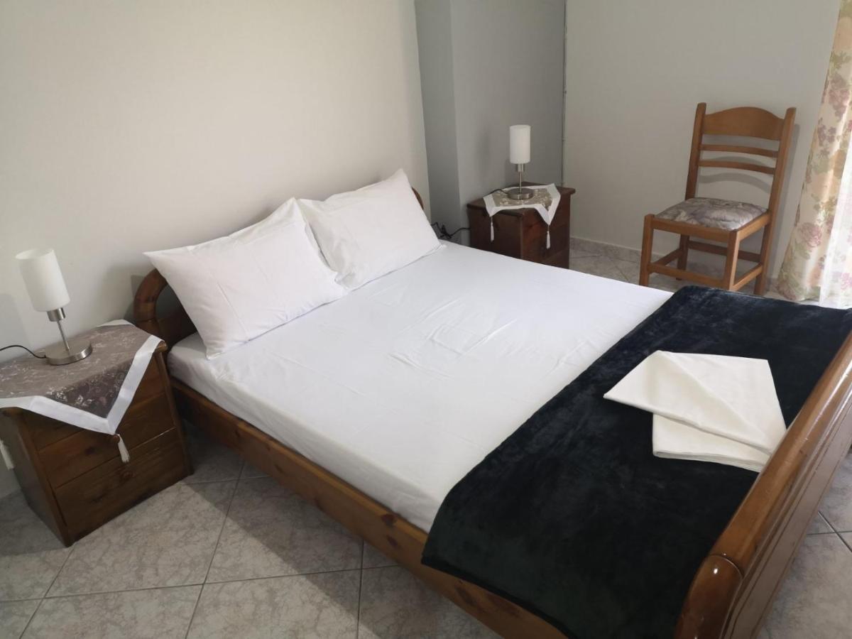 Panos & Antzy Apartments Каламата Екстер'єр фото